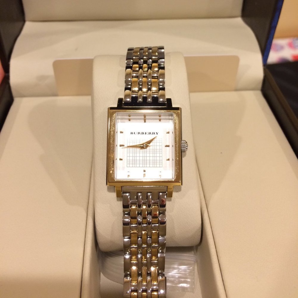 Burberry Classic Wrist Watch for Women - Picture 2 of 3